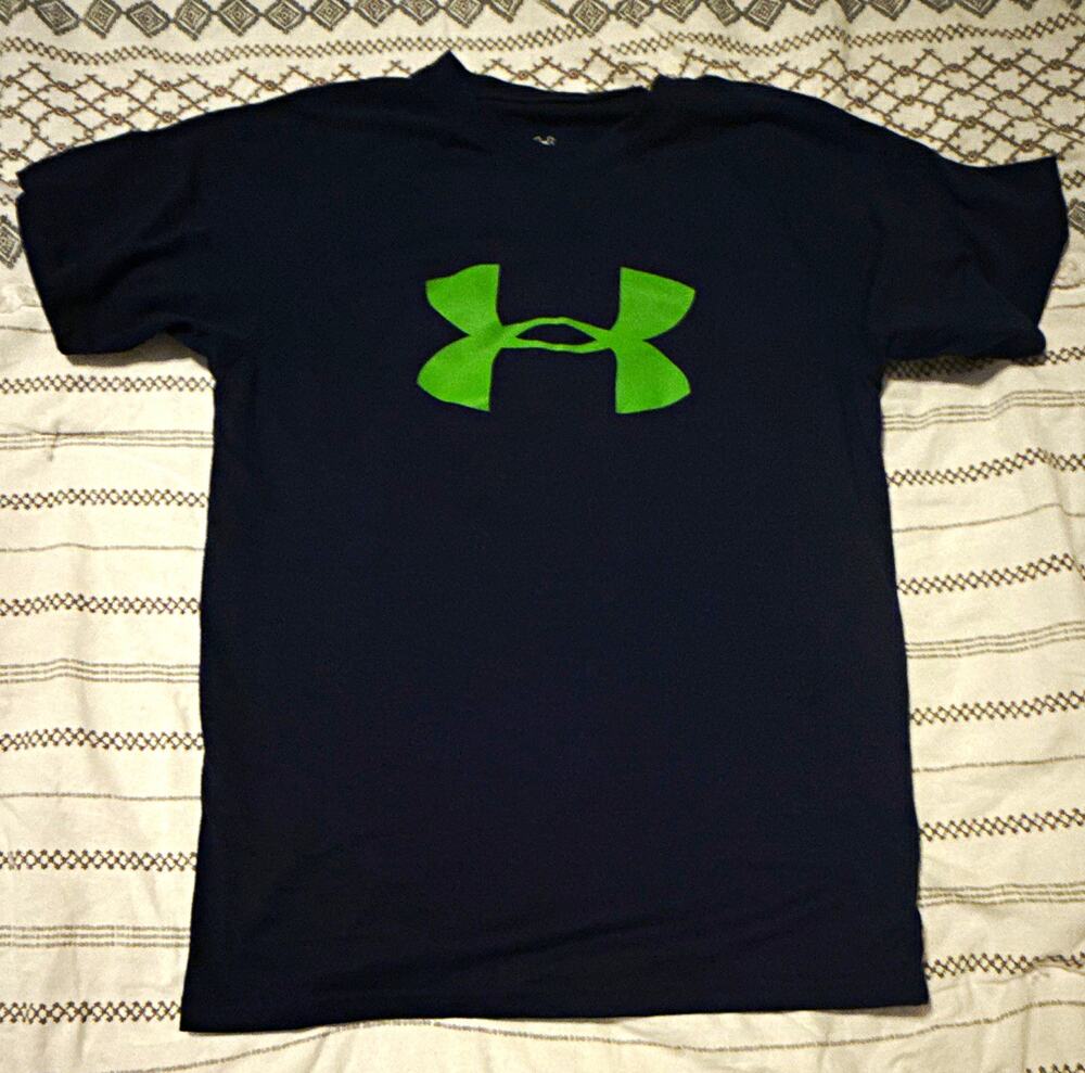 Under Armour HeatGear Breathable Crew Neck Tee Black Green Logo boys Small